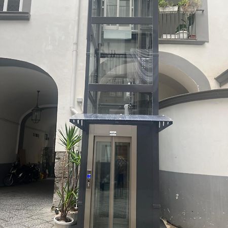 La Cartolina Di Napoli Free Parking For Small Cars Only Εξωτερικό φωτογραφία