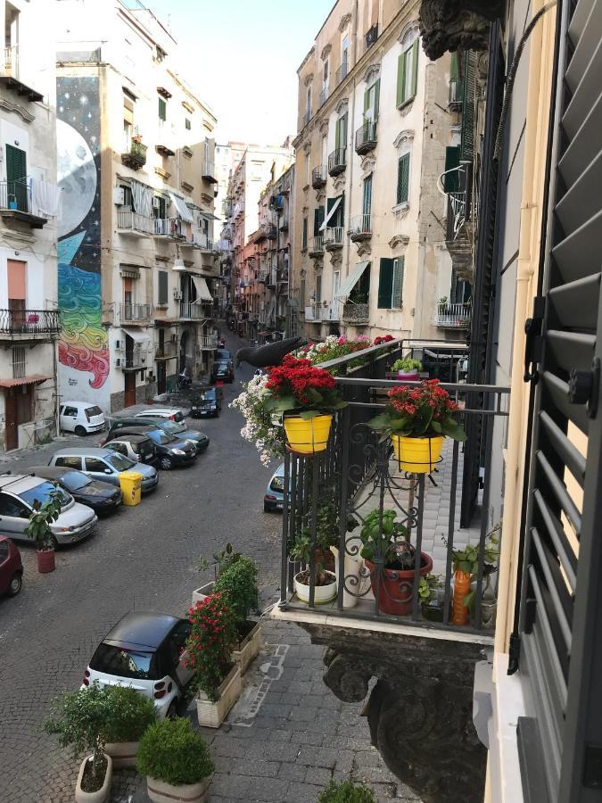 La Cartolina Di Napoli Free Parking For Small Cars Only Εξωτερικό φωτογραφία